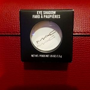 MAC cosmetics eye shadow gesso matte
